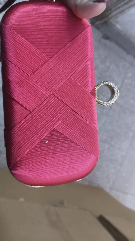 حقيبة السهرة الملكية ذات التصميم المنسوج