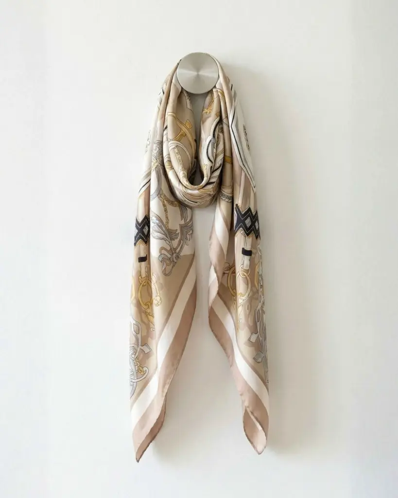 سكارف حرير التراث الملكي     