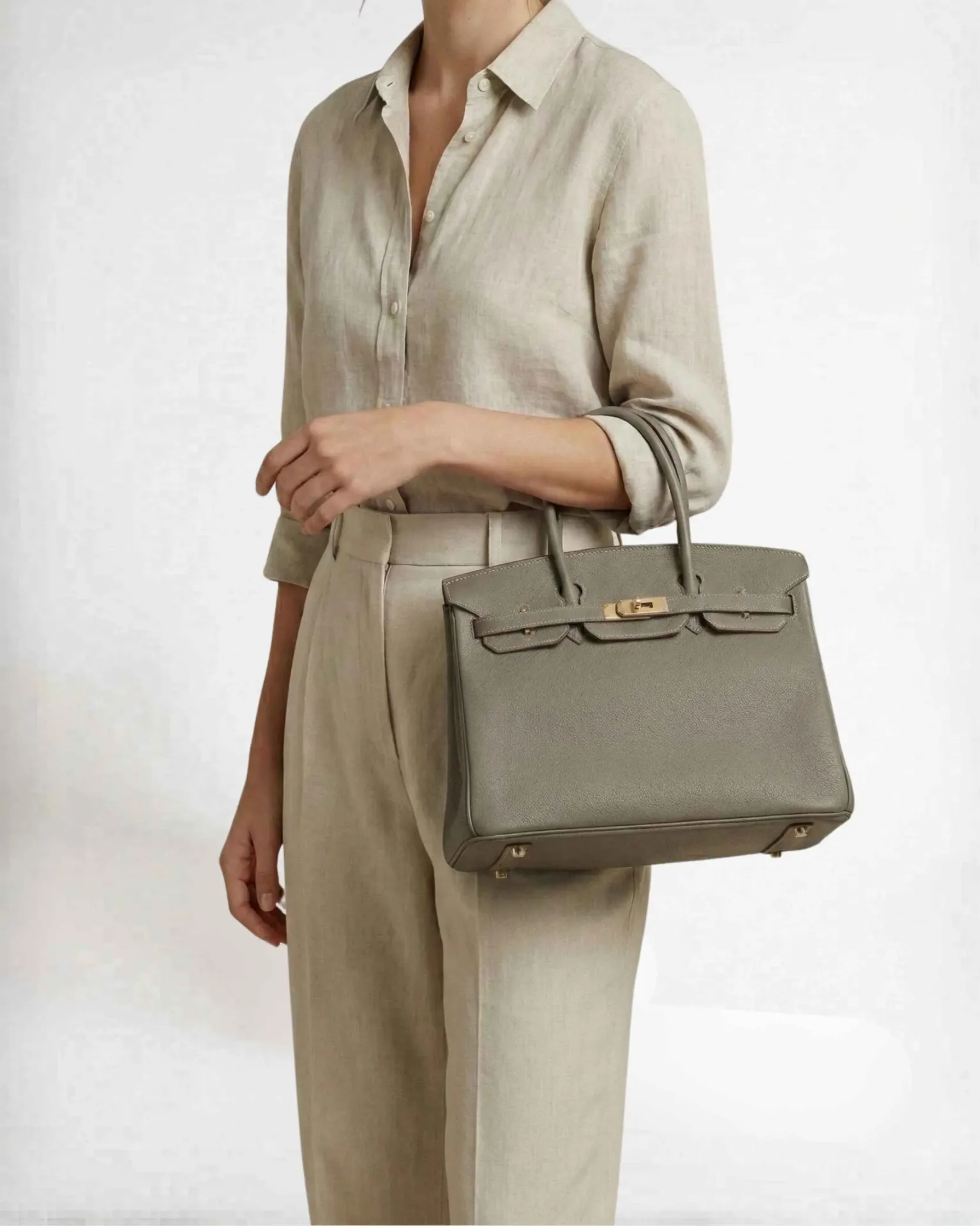 Grand Classic Handbag – The Pinnacle of Timeless Elegance